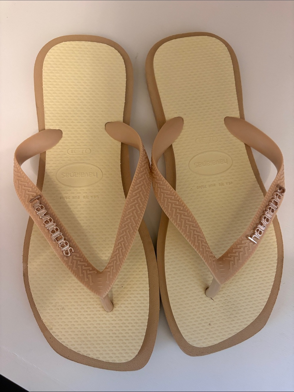 Havaianas Women’s Beige and Tan Flip Flop Sandals